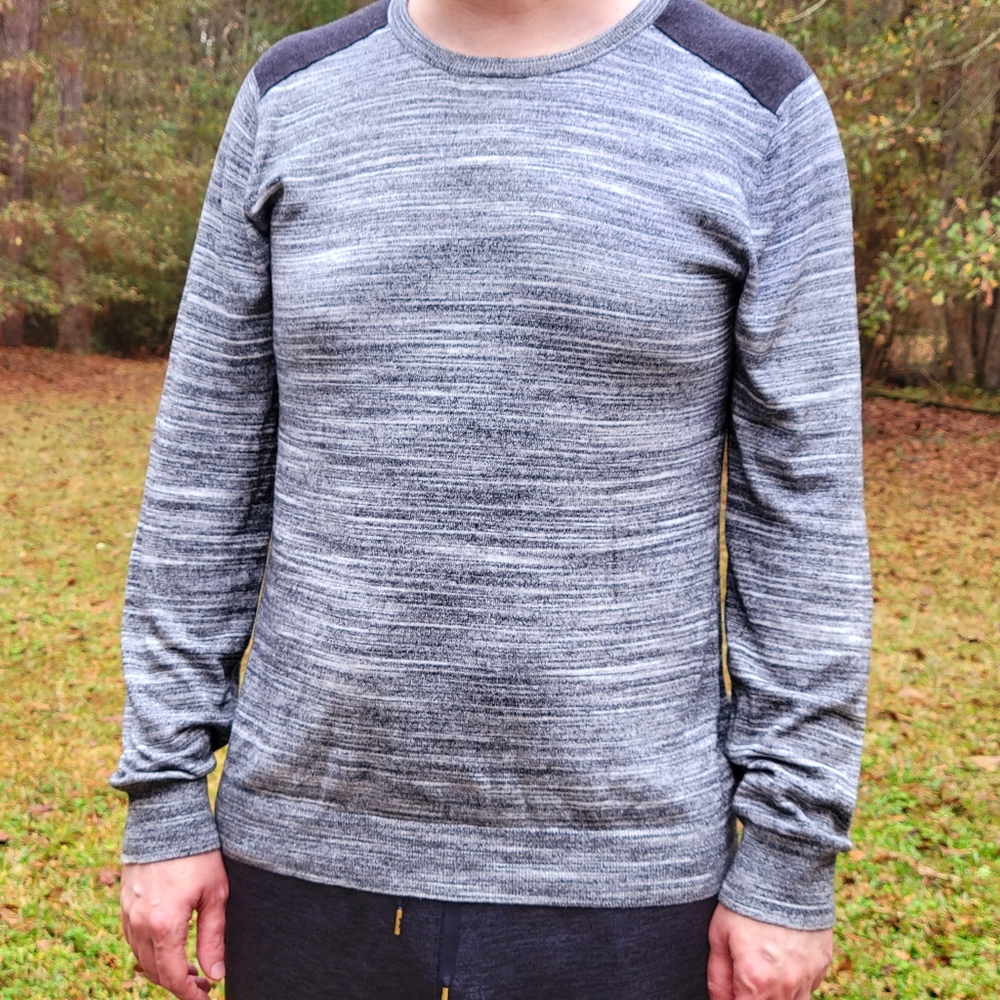 Banana Republic Gray White Stripe Lightweight Form Fitting Sweater Size Medium